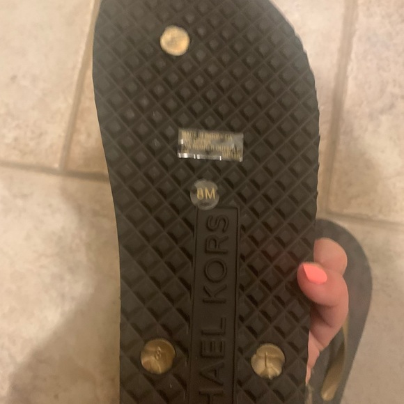 New Women’s Michael Kors Flip Flops Size 8 Medium - Picture 4 of 4